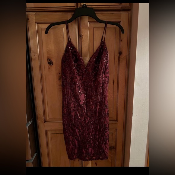 Reduced!  David’s Bridal Size 6 Jules & Cleo Maroon / Red Semi Dress worn once. - Picture 2 of 5